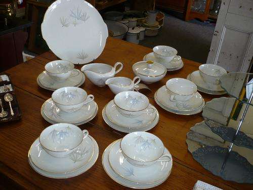 28 PIECE HUTSCHENREUTHER  TEA SET "FAVORIT" MADE IN GERMANY