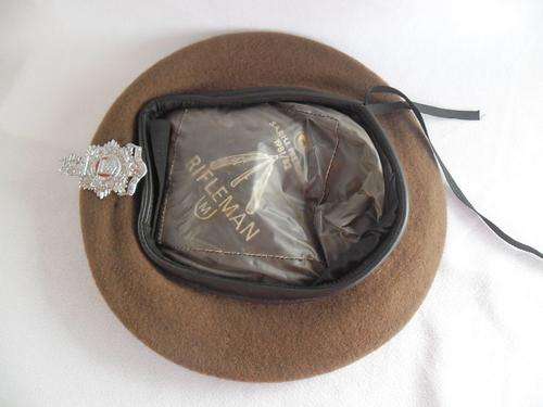 1981/82    SAPHI PRETORIA  BERET AND BADGE