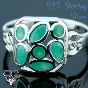 Solid 925 Sterling Silver with Emerald stones ring size 8 # + 2.72g