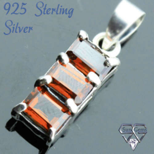 Solid 925 Sterling Silver & Garnet pendant 22mm + 2.08g