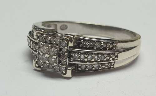 9ct White Gold Wedding Ring