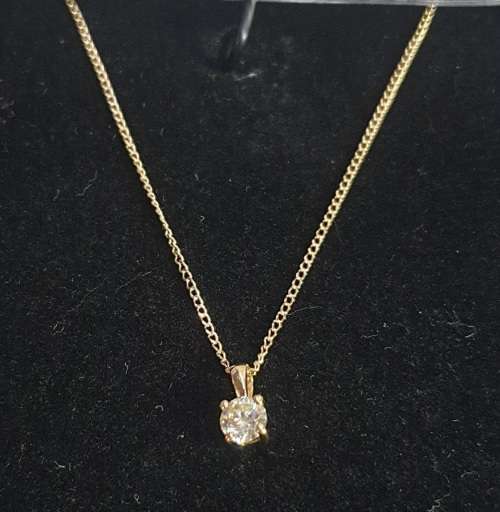 9ct Yellow Gold Chain with Diamond Pendant