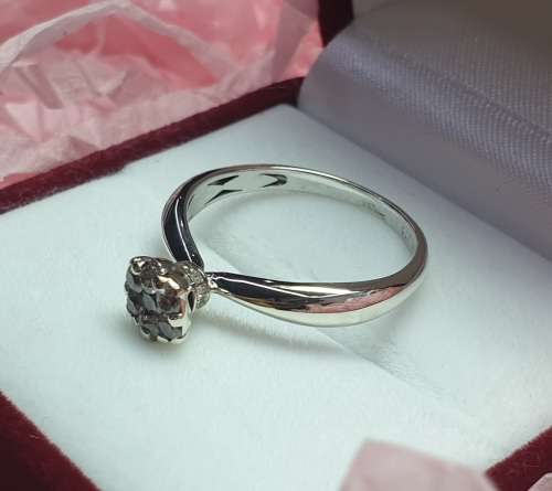 9ct White Gold Diamond Designer Ring