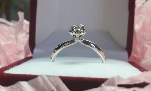 9ct White Gold Diamond Designer Ring