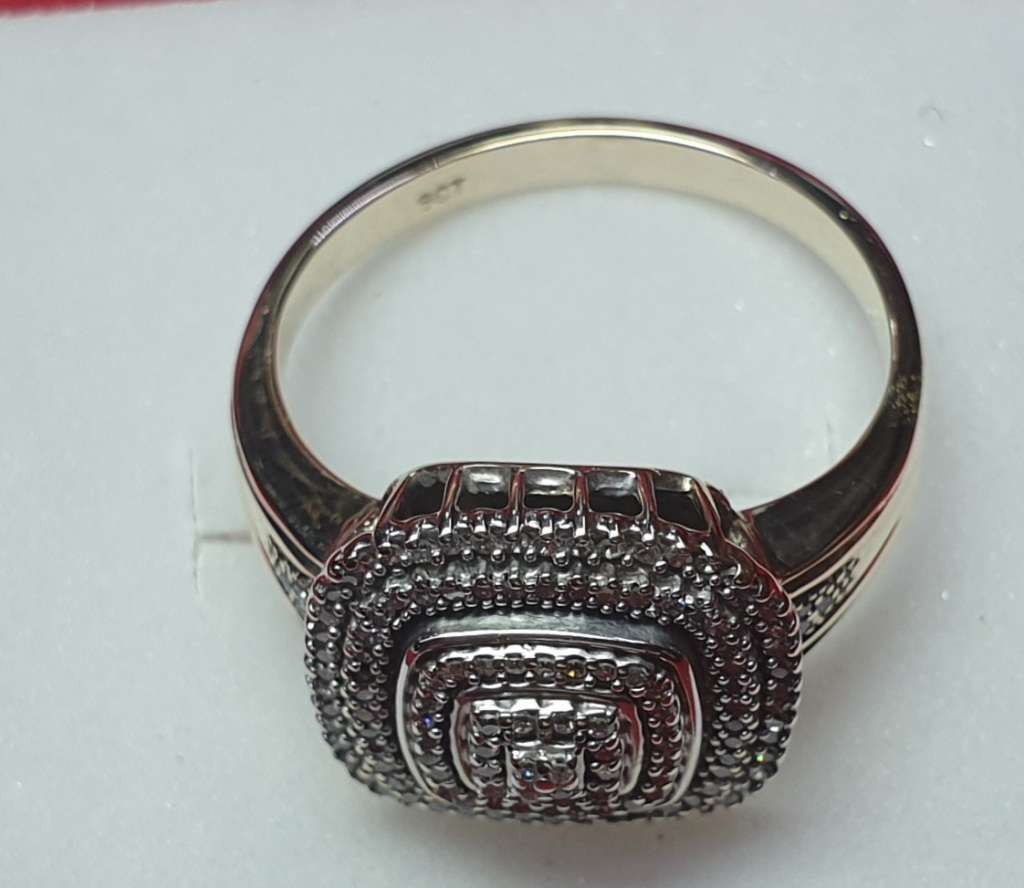 9ct Yellow Gold Diamond Ring