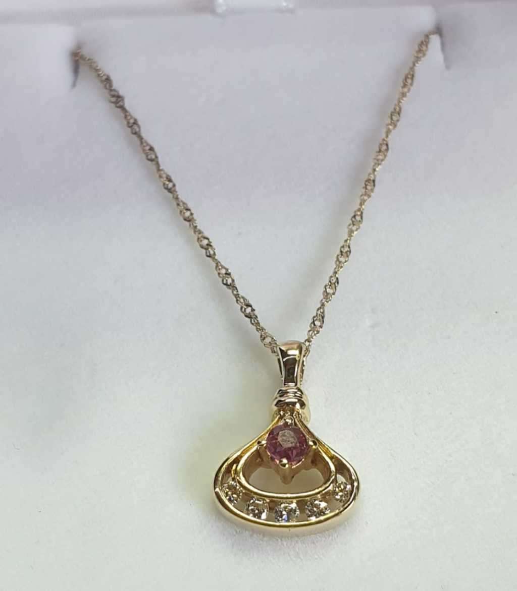 9ct Yellow Gold Chain with Diamond Pendant