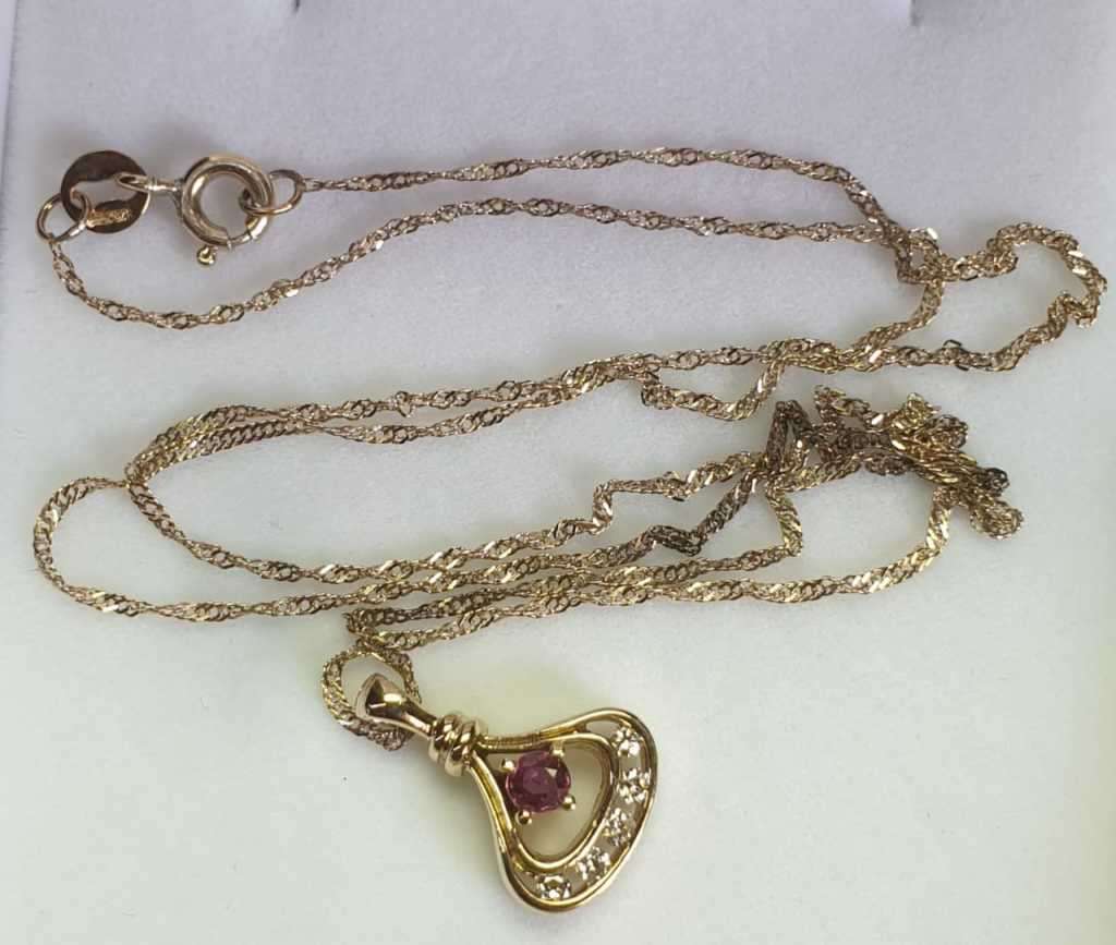 9ct Yellow Gold Chain with Diamond Pendant