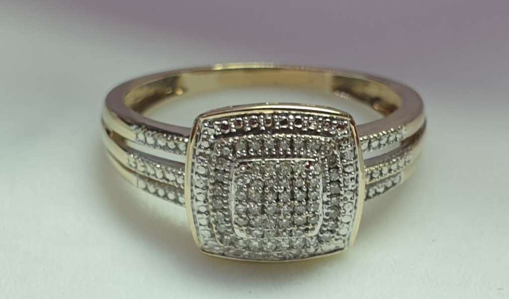 9ct Yellow Gold Diamond Ring