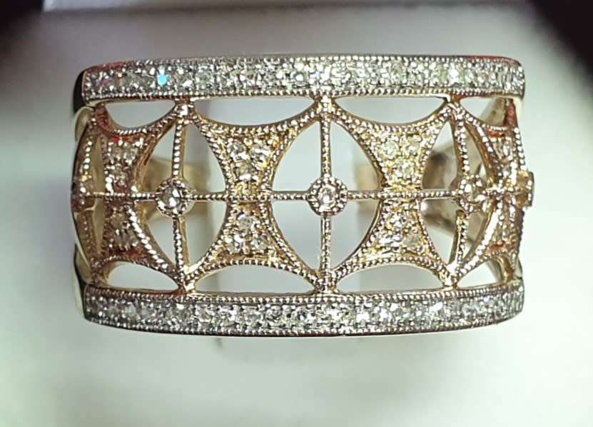 9ct Yellow Gold Diamond Ring