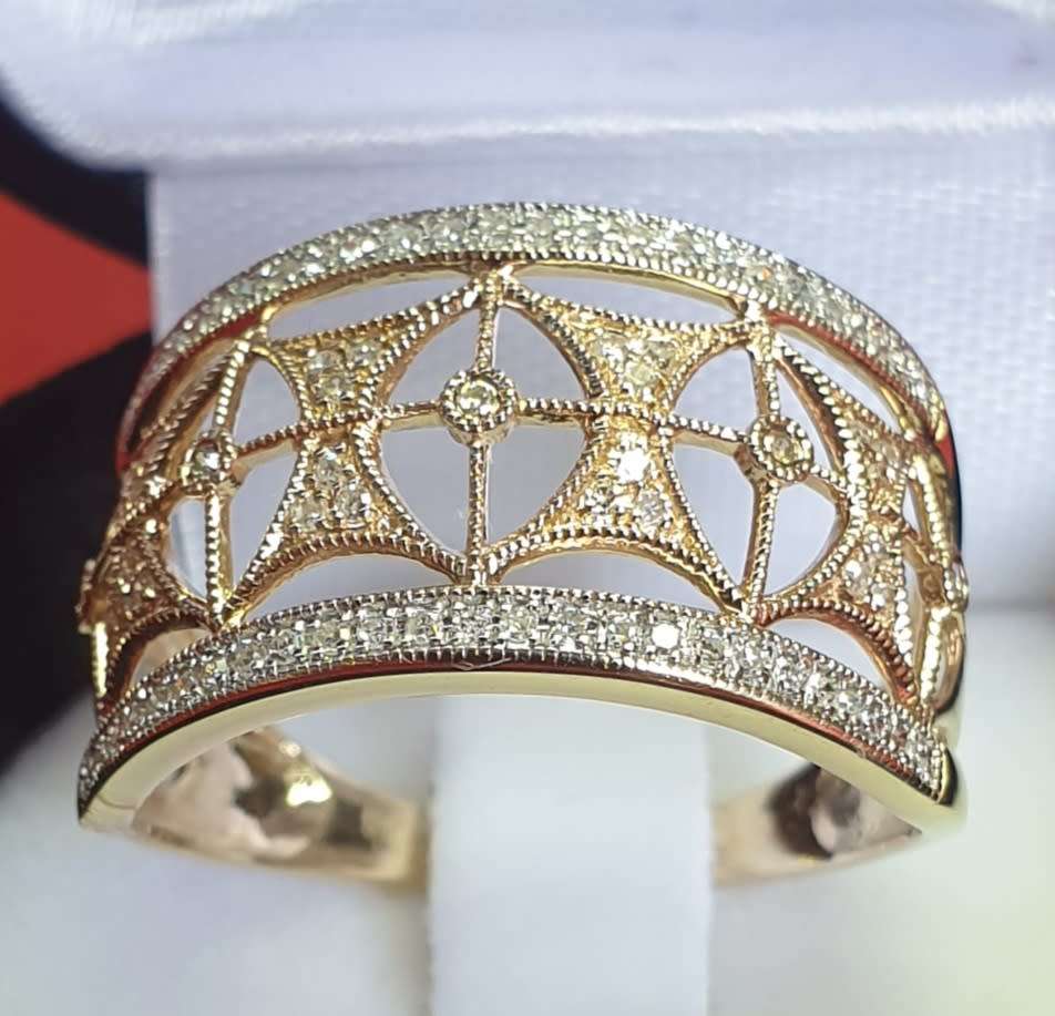 9ct Yellow Gold Diamond Ring