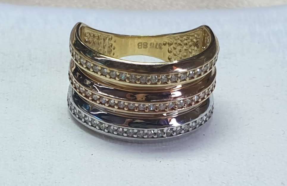 9ct Yellow Gold Ring