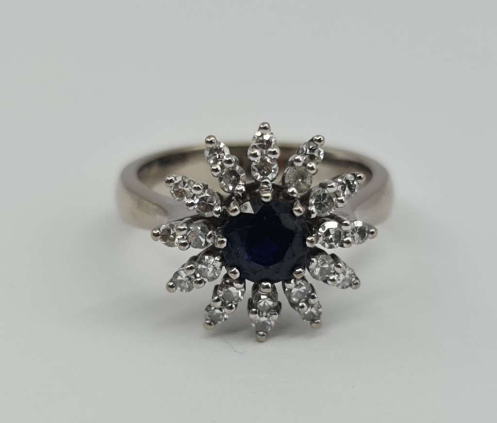 18 ct WHITE GOLD DIAMOND RING