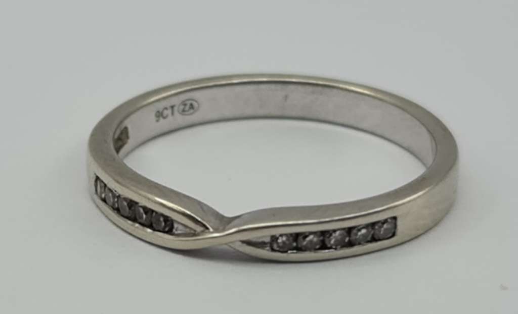 9ct WHITE GOLD INTERNITY DIAMOND RING