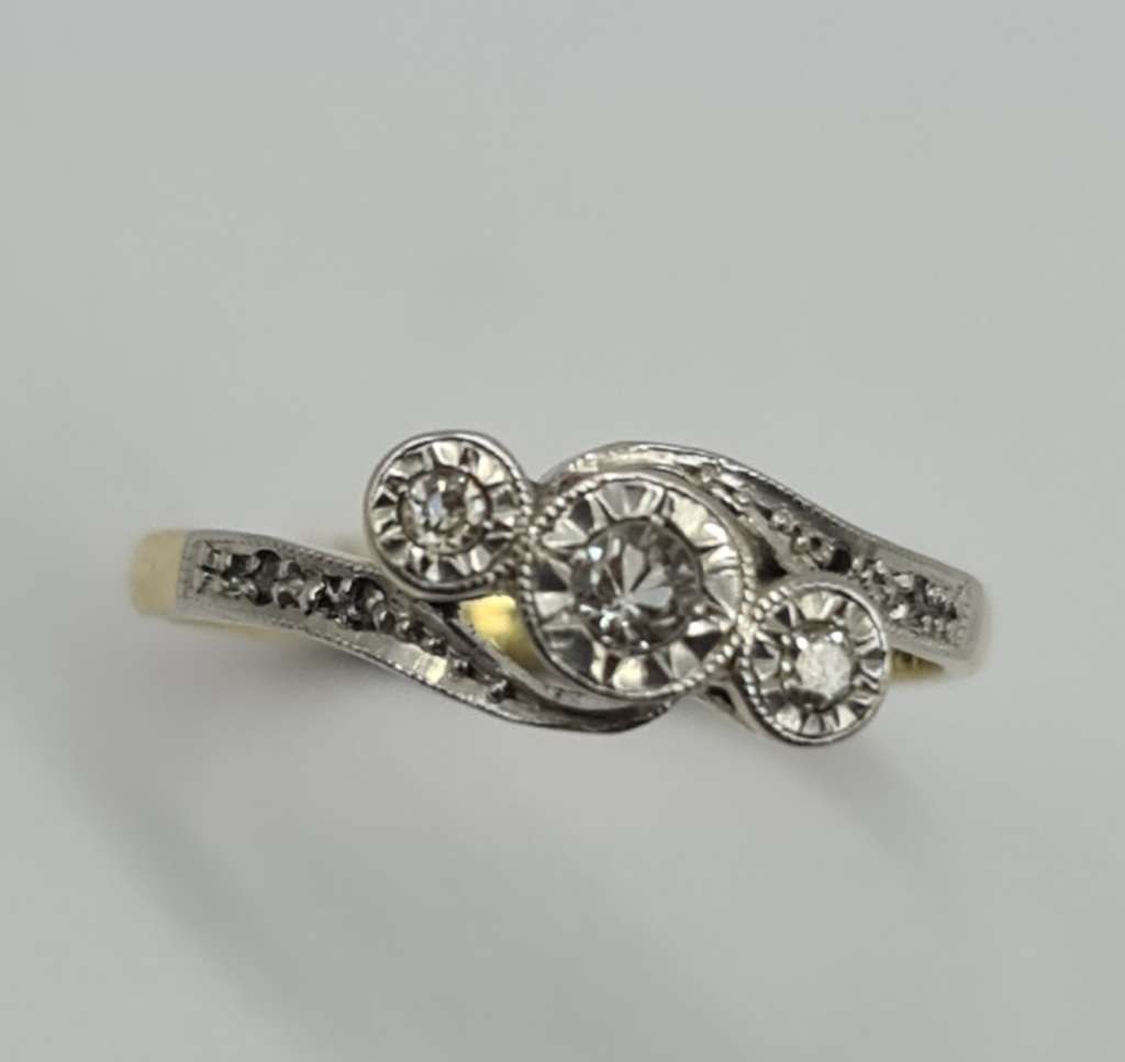 18ct WHITE GOLD and YELLOW GOLD DIAMOND RING