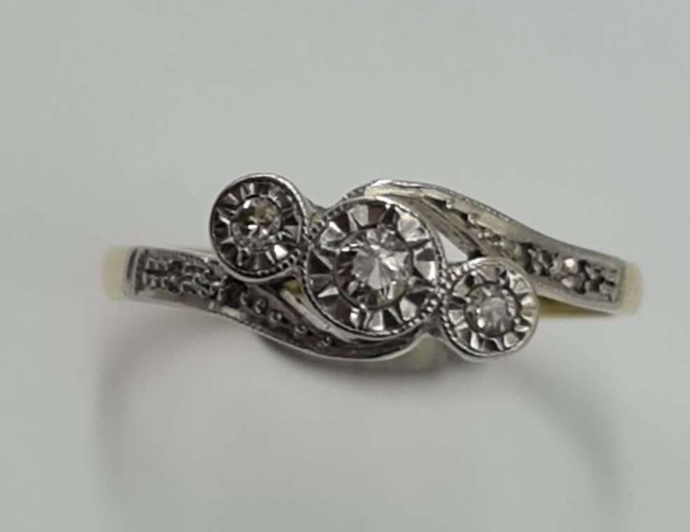 18ct WHITE GOLD and YELLOW GOLD DIAMOND RING