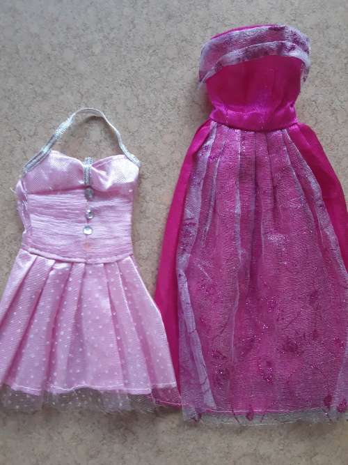 BARBIE!! *Gorgeous vintage Barbie* 1998 Mattel ~ with accessories!! 1 Bid!!