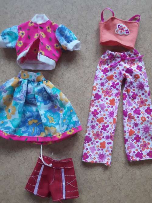 BARBIE!! *Gorgeous vintage Barbie* 1998 Mattel ~ with accessories!! 1 Bid!!