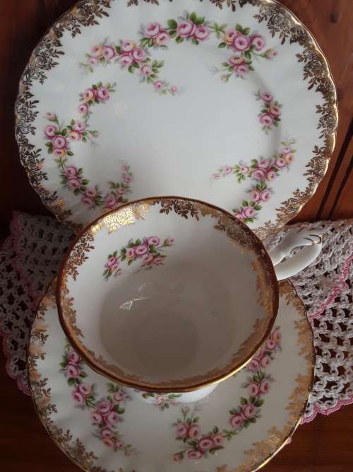 EXQUISITE!! Royal Albert *DIMITY ROSE* Tea Trio in excellent condition!!
