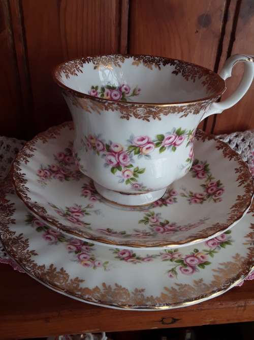 EXQUISITE!! Royal Albert *DIMITY ROSE* Tea Trio in excellent condition!!