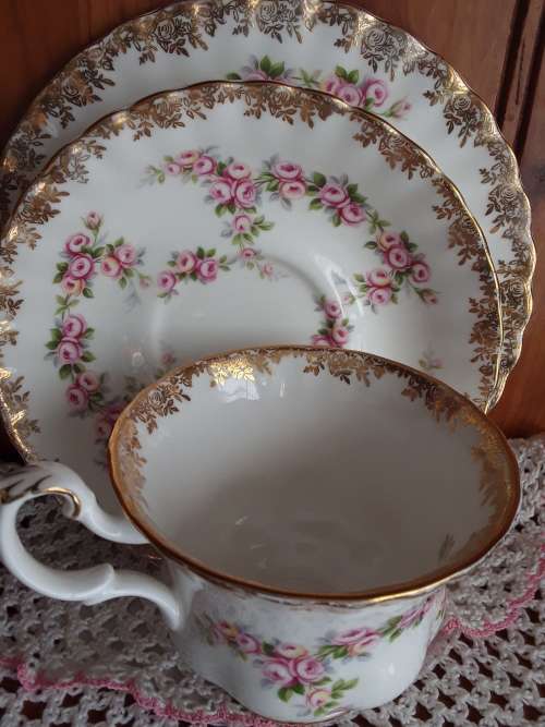 EXQUISITE!! Royal Albert *DIMITY ROSE* Tea Trio in excellent condition!!