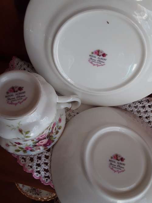 EXOTIC!! Royal Albert *COTTAGE GARDEN* Tea trio in excellent condition!!