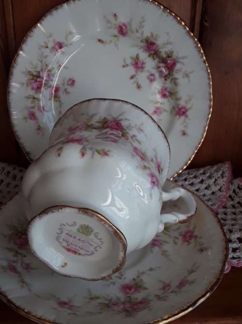 GORGEOUS!! Paragon *VICTORIANA ROSE* Tea Trio in excellent condition!!