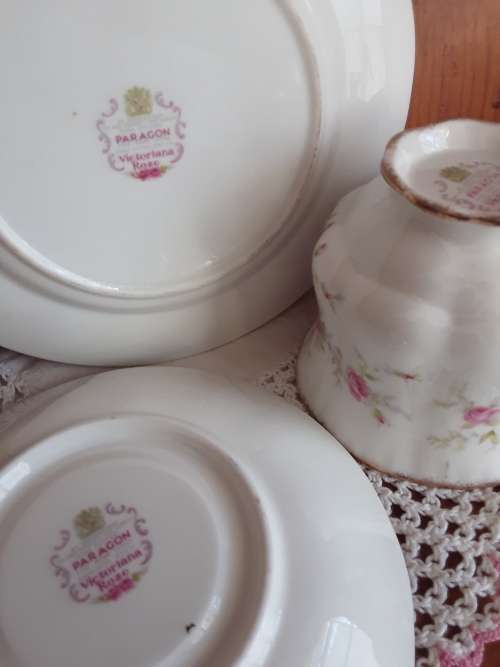 GORGEOUS!! Paragon *VICTORIANA ROSE* Tea Trio in excellent condition!!