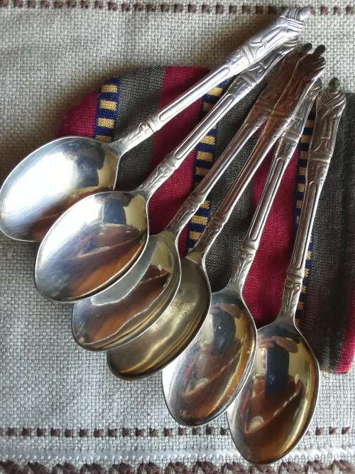 FANTASTIC!! 6 vintage *APOSTLE TEASPOONS* ~ 1 Bid!!