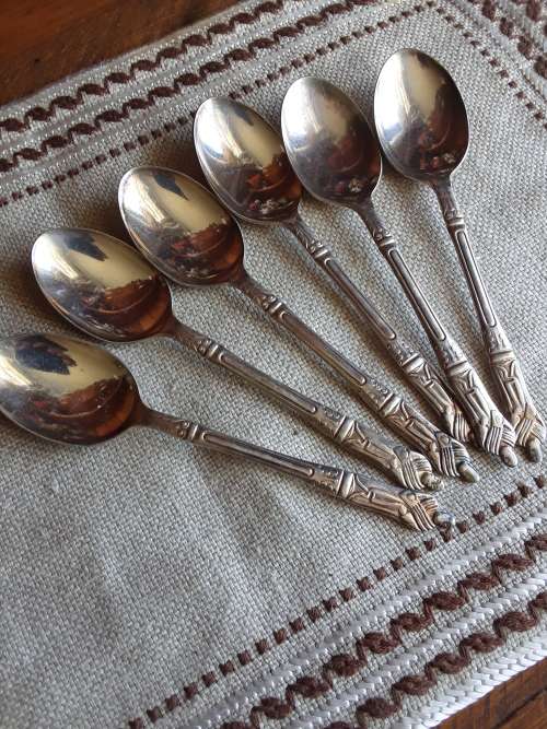 FANTASTIC!! 6 vintage *APOSTLE TEASPOONS* ~ 1 Bid!!