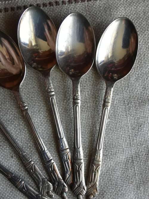 FANTASTIC!! 6 vintage *APOSTLE TEASPOONS* ~ 1 Bid!!