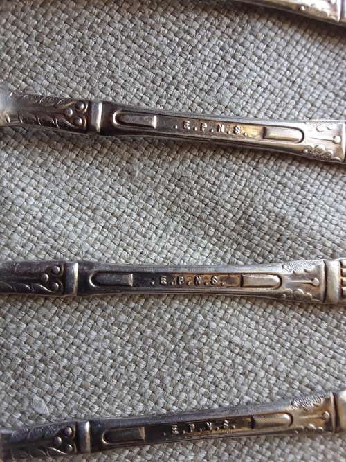 FANTASTIC!! 6 vintage *APOSTLE TEASPOONS* ~ 1 Bid!!