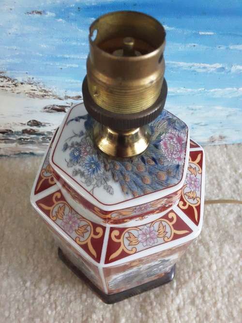FANTASTIC!! Genuine Vintage *IMARI* Porcelain lamp ~ working!! {shade not included}