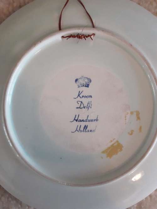 GENUINE vintage *KROON DELFT* Blue + White Wall Plates ~ 2 available ~ Bid per plate!!