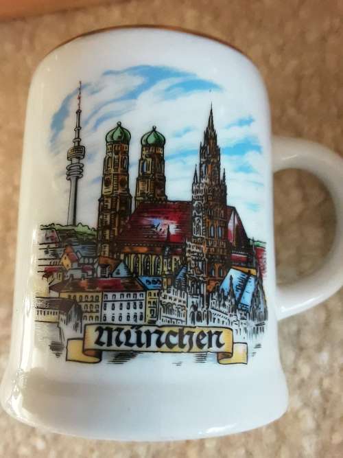 GREAT!! Wooden Wine Rack +2 mini Tankards! 1 Bid for all!!