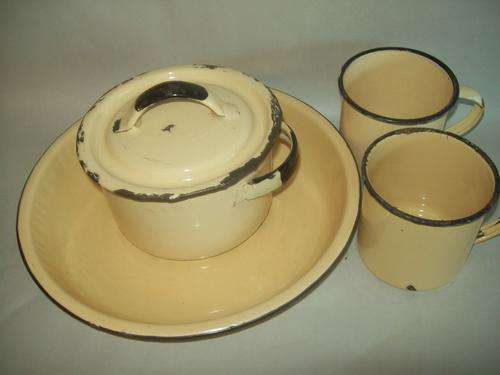 JOBLOT 4 YELLOW VINTAGE ENAMELWARE -  including small cooking pot!! (very old!)