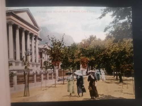Vintage Postcard booklet by Valentine. 12 Coloured cards of Cape Town. Cards as new