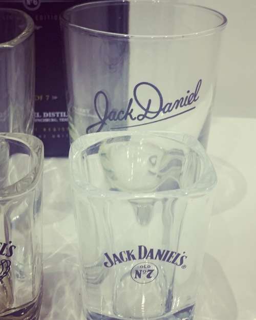 High Quality Whiskey Tots & Tumblers - Jack Daniels Branded  - With Limited Edition 750ml Tin