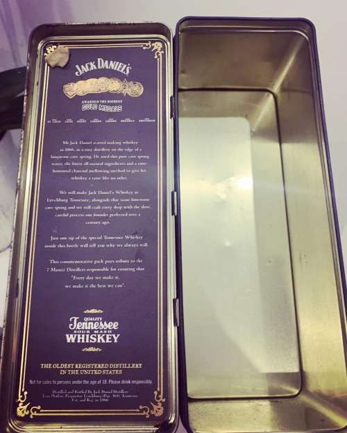 High Quality Whiskey Tots & Tumblers - Jack Daniels Branded  - With Limited Edition 750ml Tin