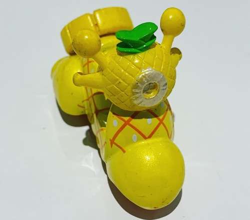 Collectible Sanrio DieCast - HelloKitty - Dazzle Dash Maru Pineapple Scooter