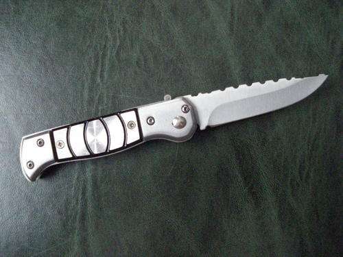 STYLISH FLICK ACTION POCKET KNIFE