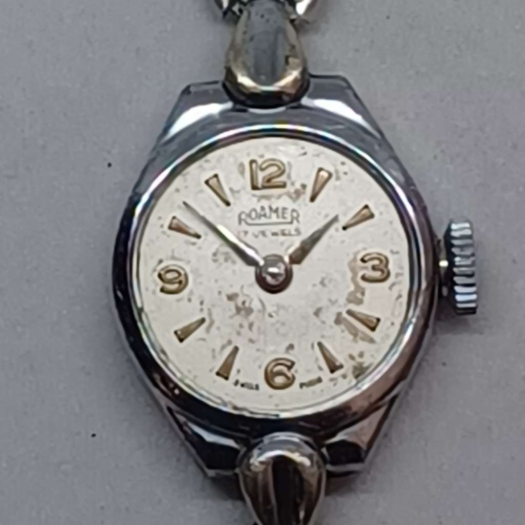Vintage ROAMER Ladies Watch 17 jewels  / no glass / not working