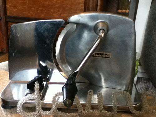 VINTAGE BREAD CUTTER!! AMAZING - AND STILL WORKS! BILTONG CUTTER!!