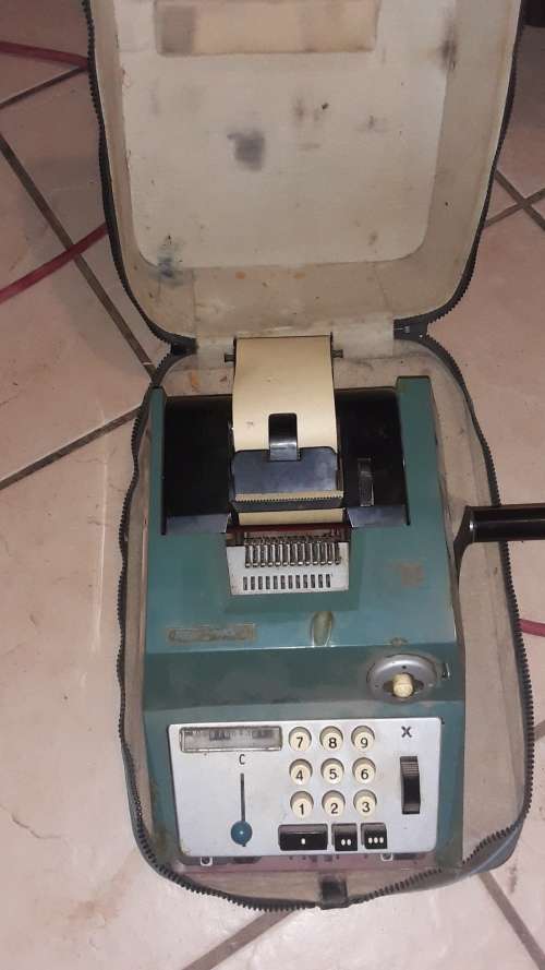 Olivetti Suma Prima Sterling add-listing machine.  Dates from the 1960s.