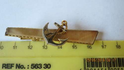 gold plated tie pin with anchor, as per photo