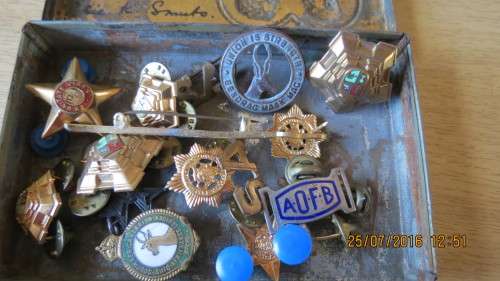 1944 Christmas tin with various badges etc, in it, as per photo