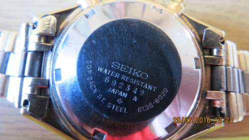 Seiko automatic guys wrist watch, in working order, strap damaged, as per photo