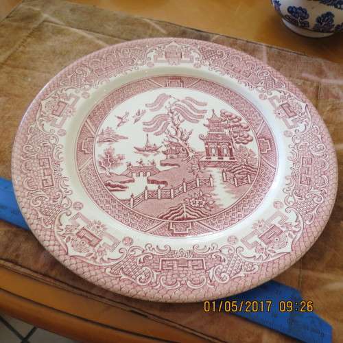 pink Willow pattern  plate Eit England, as per photo