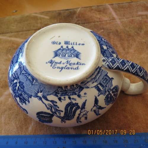 Willow pattern jug, Alfred Meakin, as per photo
