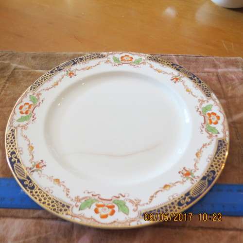 Alfred Meakin Hampton dinner plate, crack in plate, 24.5cm diameter, as per photo