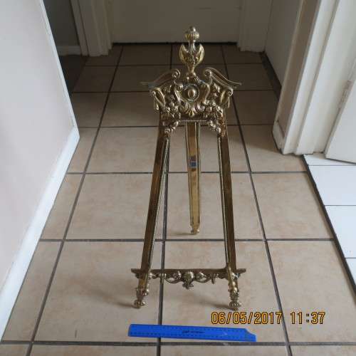Very attractive large brass easel 67 cm high , as per photo